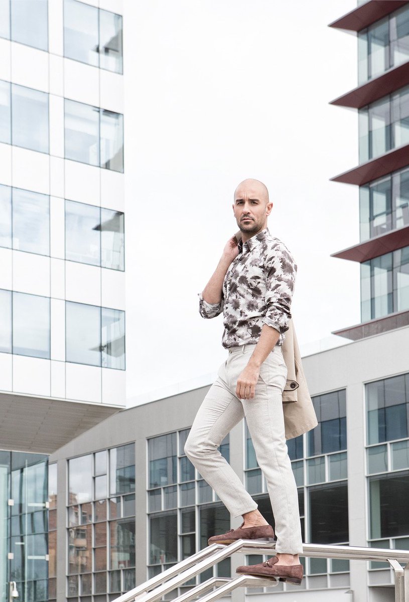 Damat_Tween_es's tweet photo. De nuevo volvemos a encontrar a @alainhernan con total look TWEEN España pero esta vez en la @diezminutos_es de esta semana.
Puedes encontrar estas prendas #TweenSS18 en nuestras tiendas de Barcelona. #MenInTween #revistadiezminutos #alainhernandez #menstyle #ss18 #tweenespaña https://t.co/ftAOxbzAIk