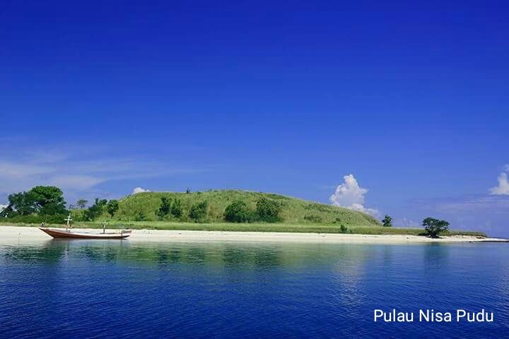 hermantobing87's tweet photo. Stunning View of Pulau Nisa Pudu di Kabupaten Dompu.
Yakin gak mau kesini..? 😊
#AyoKeFestivalTambora
#VisitDompu https://t.co/2pT364i9T7