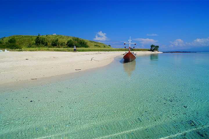 hermantobing87's tweet photo. Stunning View of Pulau Nisa Pudu di Kabupaten Dompu.
Yakin gak mau kesini..? 😊
#AyoKeFestivalTambora
#VisitDompu https://t.co/2pT364i9T7