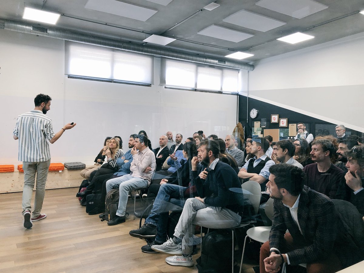 TalentGardenit's tweet photo. 50 professionisti del digitale e 6 weekend per studiare le #skill del futuro. Primo giorno per i Master part time #TAGrowtHacking e #TAGdigitalTransformation https://t.co/9tzTwjxTbM