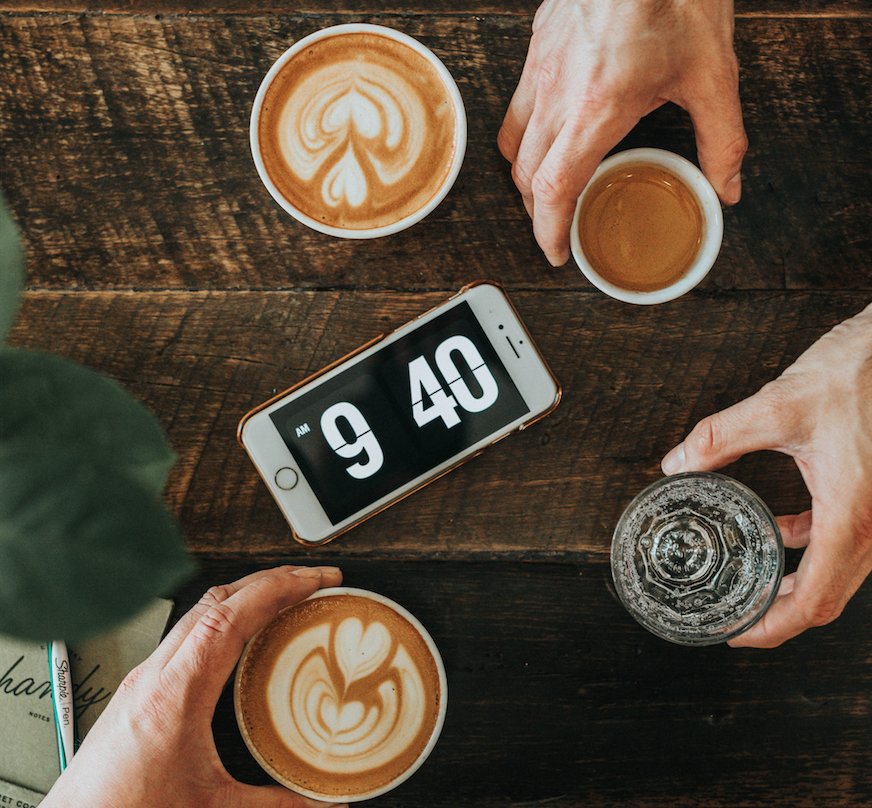 Quan diem: fem un cafè? No és només per fer un cafè, és perquè ens ve de gust esmorzar amb els companys i xerrar fora de l'oficina. Perquè és divendres i ens ho mereixem! #decodingcoffee #cafescornella #cafe #coffee #cafelife #friday