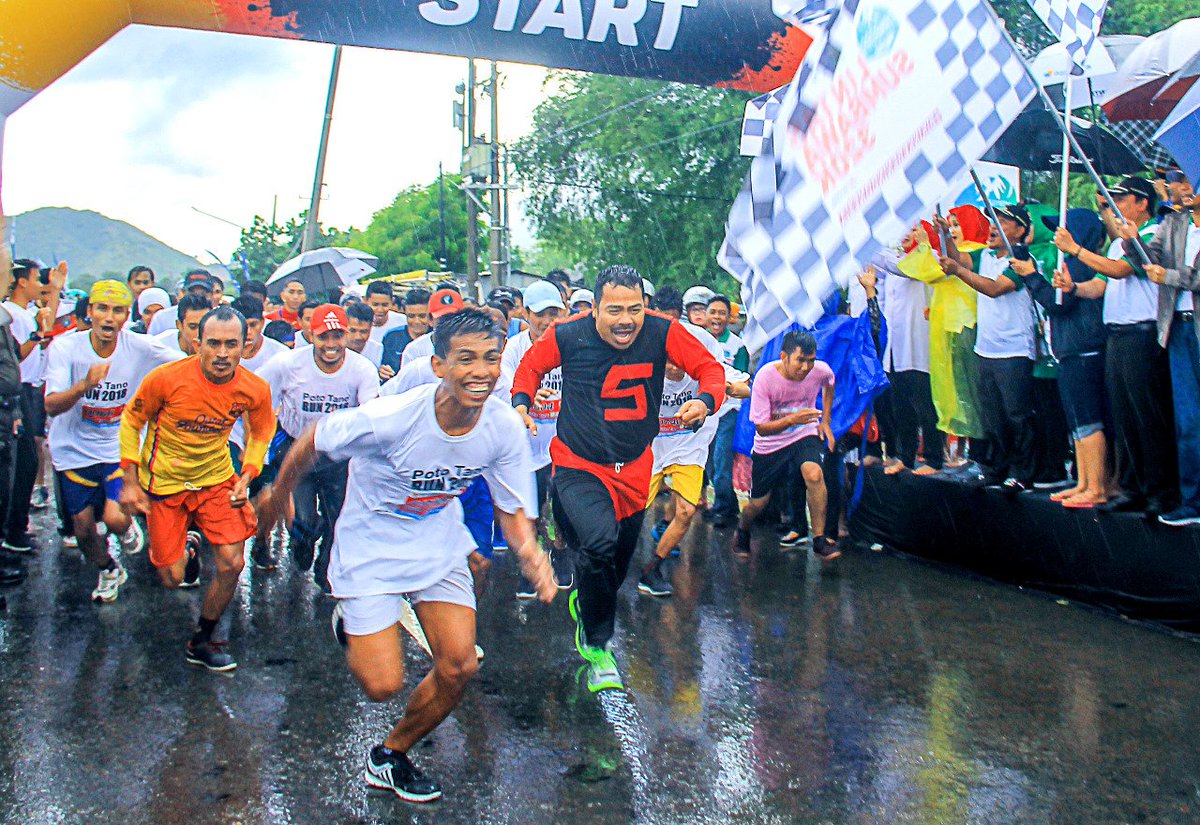 hermantobing87's tweet photo. Keseruan dan kemeriahan Tano Run dan Marathon 320 K
#AyoKeFestivalTambora
#VisitDompu https://t.co/qq4KNIuelJ