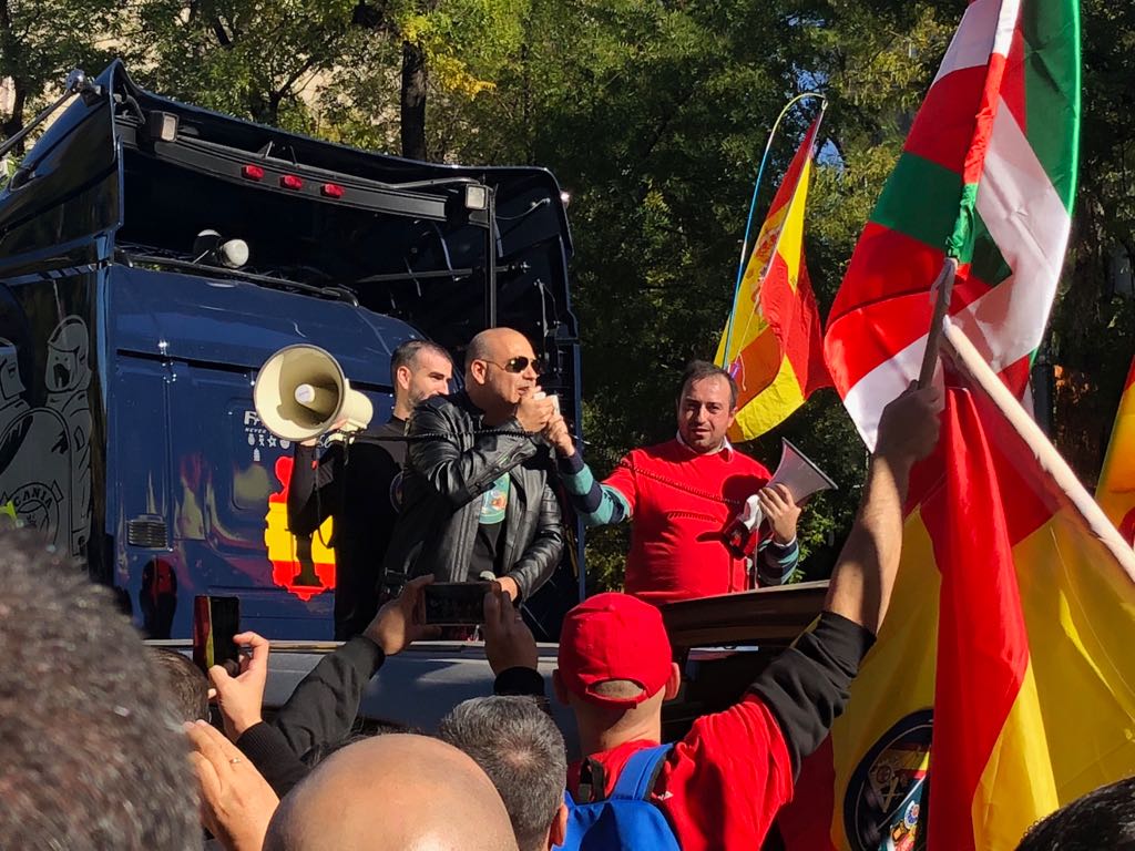 jusapol's tweet photo. Queremos felicitar a @Nacho_Abad por recibir el Premio Milo a su trayectoria  profesional #PremiosMilo18 

Enhorabuena Nacho 👏👏👏 y gracias por luchar junto a nosotros por la #EquiparacionYa. https://t.co/WEQQyGEruR