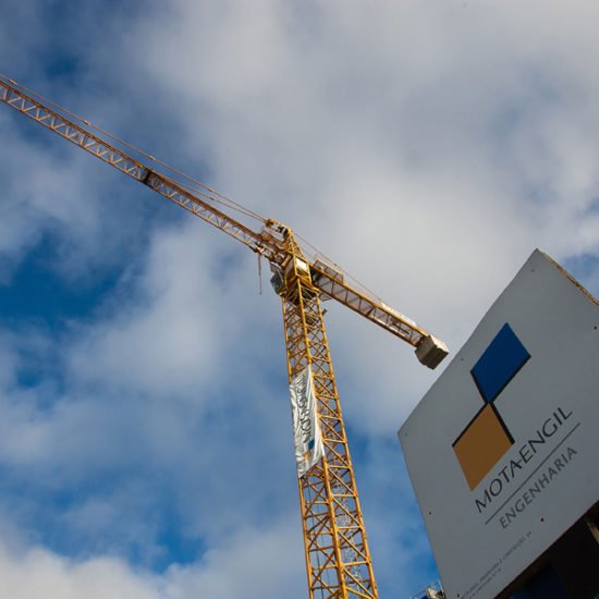 Lucros da Mota Engil reduzidos a 2 milhões de euros dlvr.it/QNd7lX