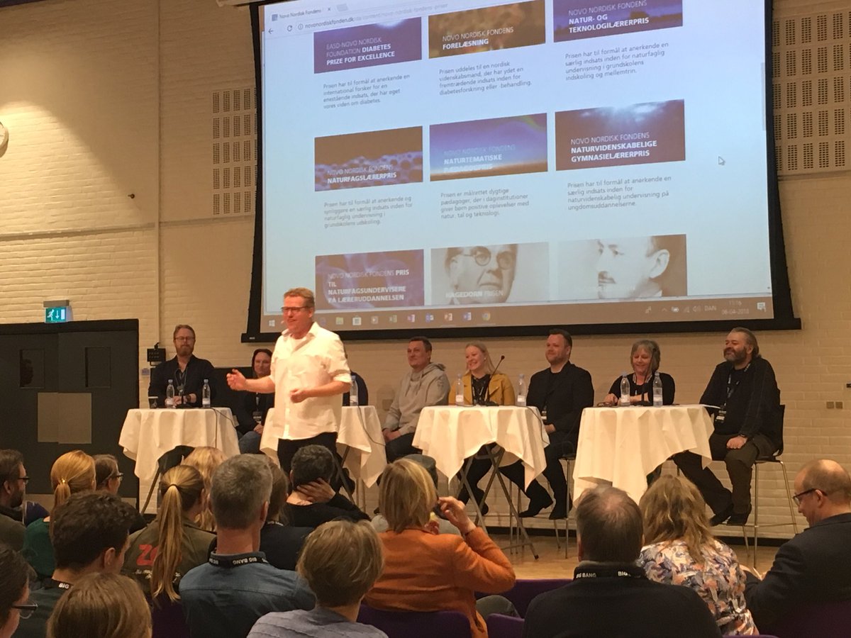 LivaRoenn's tweet photo. Stort tillykke til alle prisvinderne af @novonordiskfond lærerpriser, som her diskuterer god naturfagsundervisning på #bbdk18 faciliteret af Sebastian Klein. Næste år uddeles priserne igen! #skolechat #stem https://t.co/3sTePHQOgt