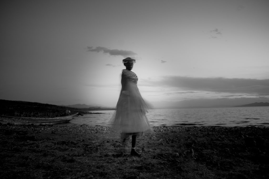 MagiqLens_KE's tweet photo. “V I B R A T I O N “ - The power of music to change our vibration and dance to a different tune that life plays for us, is veraciously wonderful.
#dance #vibrations #LakeTurkana #Kenya #Africa #AfricanPhotography #MagiqBaby
Follow the rest of the photo story on our Facebook page. https://t.co/a3YJI0YIWD