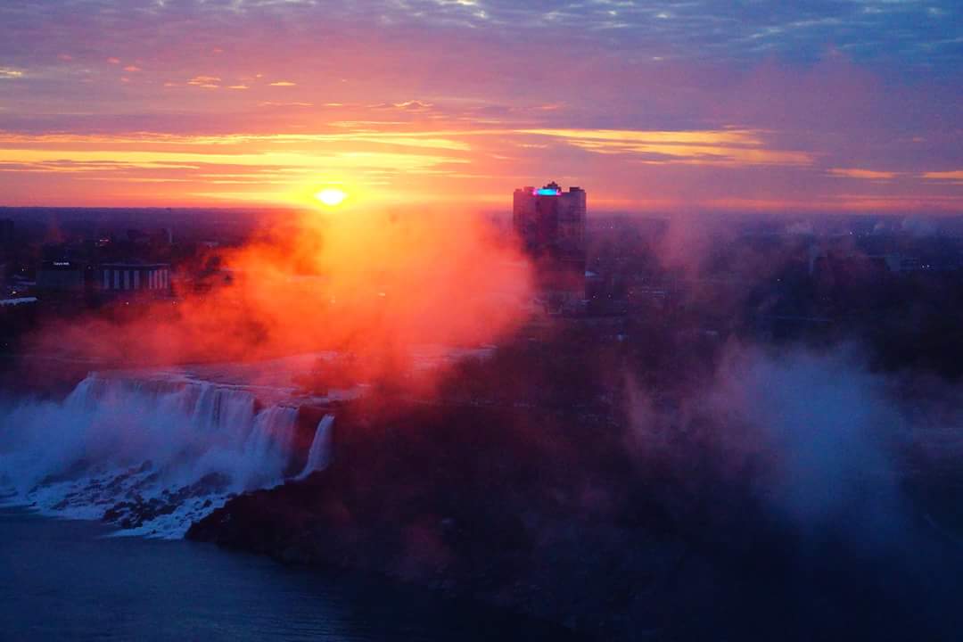 a_nitika's tweet photo. Early Morning sunrise click  @NiagaraFalls in May 2017. Play of Sunlight and Water Mist. New Hope! Revitalizing Energy. @iGuzziniUK @LDAwards #UNICEF https://t.co/NUoSqI9GHu