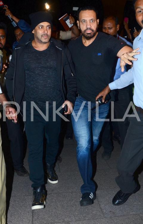 pinkvilla's tweet photo. #BlackBuckPoachingCase : #SalmanKhan's defence team prepares a 51-page argument to challenge the jail term- https://t.co/htFu3Jqh0s https://t.co/aYY1B6O2Ss