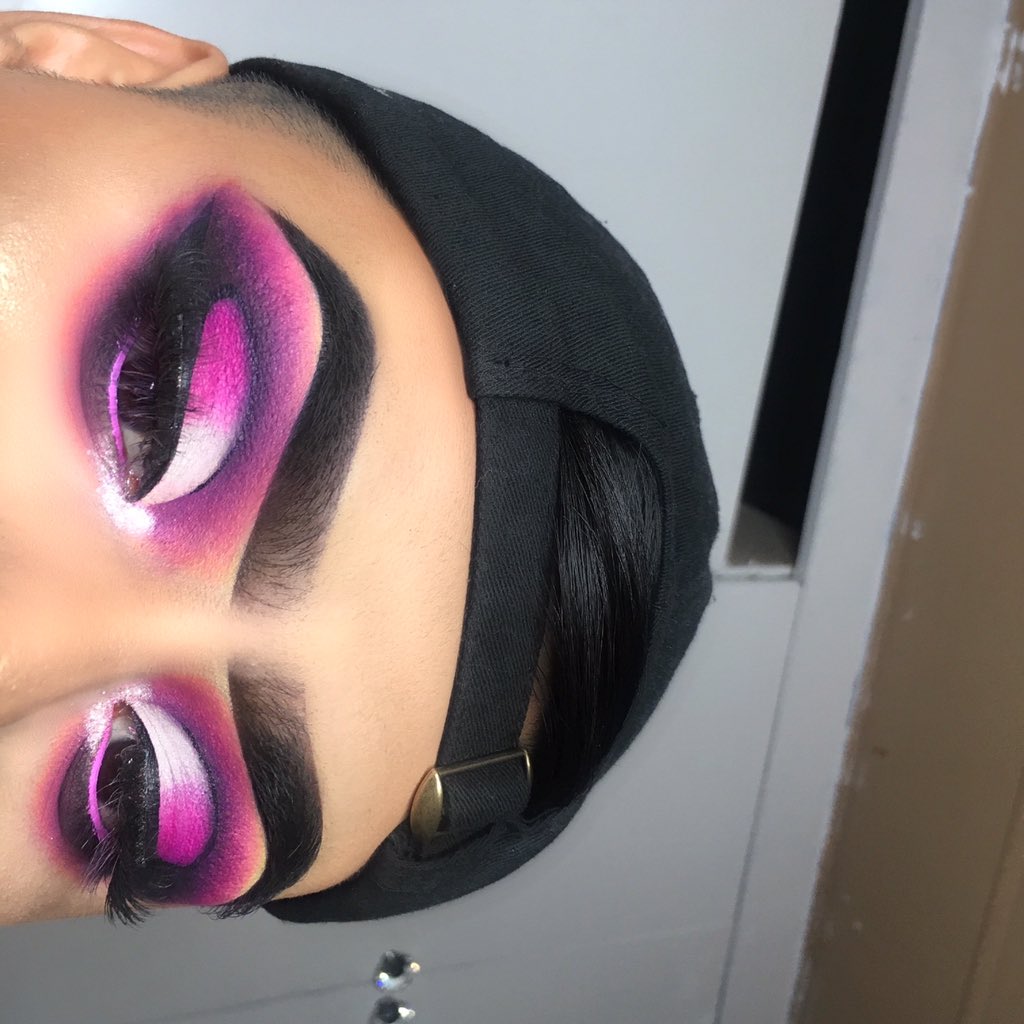 glamorousjaay's tweet photo. One of my all time favorite looks ! ALL DETAILS ON MY IG POST - glamorousjayy_ ✨  #makeup #malemua  #AnastasiaBeverlyHills #morphebreushes @MorpheBrushes @ABHcosmetics https://t.co/XClAqjxxjC