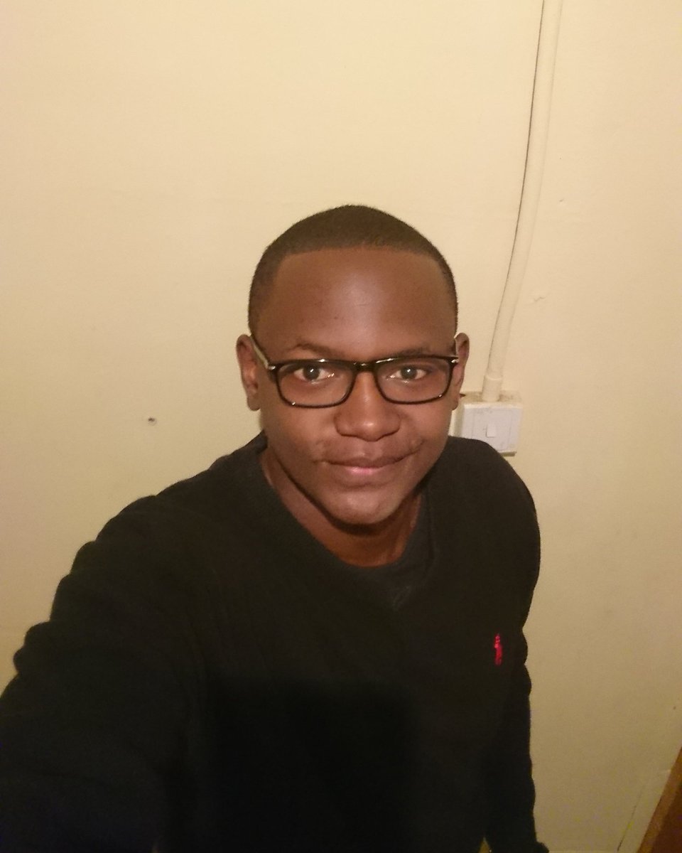 TheNameIsZondo's tweet photo. #TeamSmoothSkin
#TeamNoBeardGang
#Vaselinedlips
😁 https://t.co/dxn71UcQTs