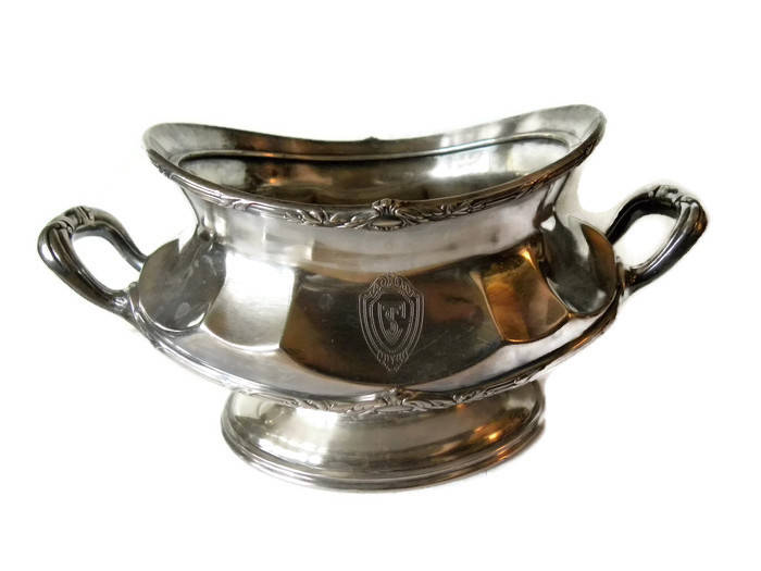 fieldsofvintage's tweet photo. St Charles Hotel Silver Soldered Urn Bowl, Reed & Barton 1940s Silver Soldered 0161-H 2P, Butler Hotel Service Silver Serving Bowl https://t.co/4iBQXpnRXD #FieldsOfVintage #Etsy #SilverUrn https://t.co/6CAyKOwxkd