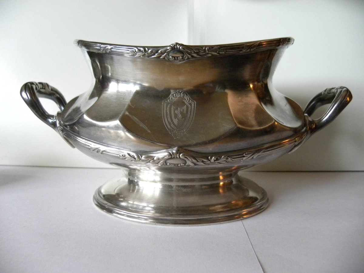 fieldsofvintage's tweet photo. St Charles Hotel Silver Soldered Urn Bowl, Reed & Barton 1940s Silver Soldered 0161-H 2P, Butler Hotel Service Silver Serving Bowl https://t.co/4iBQXpnRXD #FieldsOfVintage #Etsy #SilverUrn https://t.co/6CAyKOwxkd