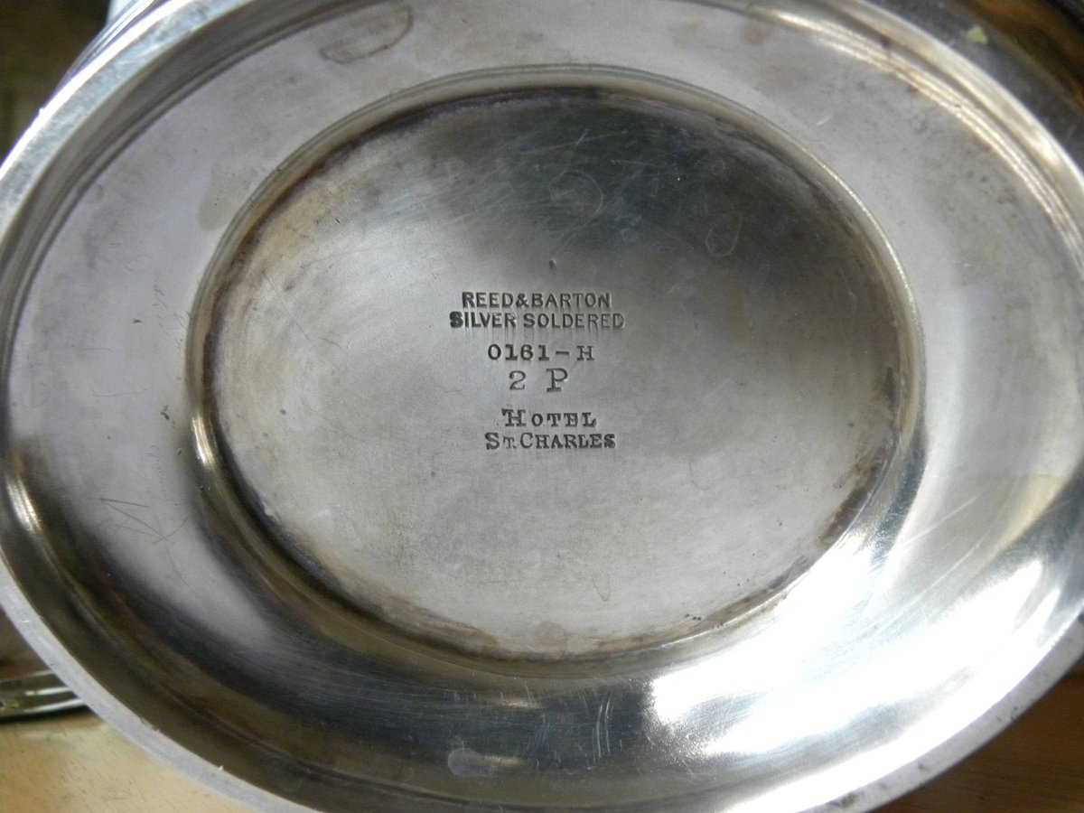 fieldsofvintage's tweet photo. St Charles Hotel Silver Soldered Urn Bowl, Reed & Barton 1940s Silver Soldered 0161-H 2P, Butler Hotel Service Silver Serving Bowl https://t.co/4iBQXpnRXD #FieldsOfVintage #Etsy #SilverUrn https://t.co/6CAyKOwxkd