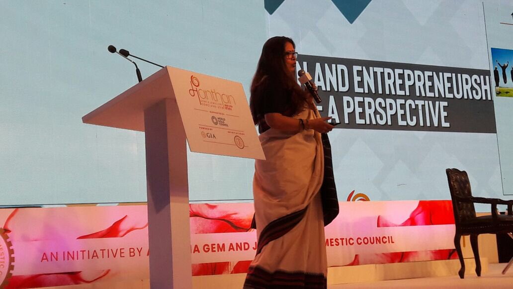 GJCIndia's tweet photo. ‘Women and Entrepreneurship – A Perspective’, was covered by Ms. @FarahKhanAli (Farah Khan Fine Jewellery Pvt Ltd), Ms. Vaijanthi Kaigaonkar (Chintamanis), Mr. Hemant Shah (Thoughshot &amp; Alcraftist), Ms. Seema Mehta (Kirtilals), moderated by Ms. Nirupa Bhatt (MD, GIA). #Manthan https://t.co/BeijMAAQuE