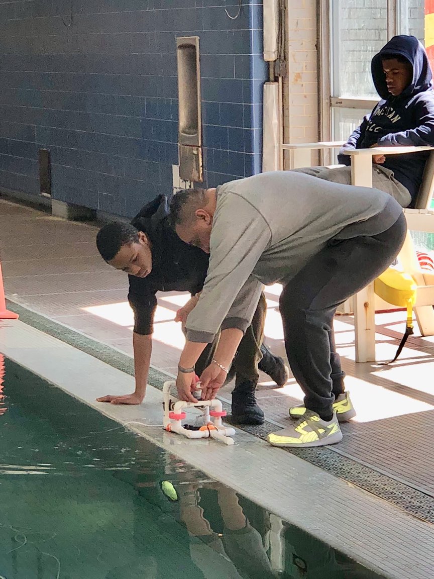 HarlemSBC's tweet photo. Epsilon Sigma Chapter's Sigma Beta Club practicing for their US Navy ROV competition.
#HarlemSBC https://t.co/aK3PlVjUQ5