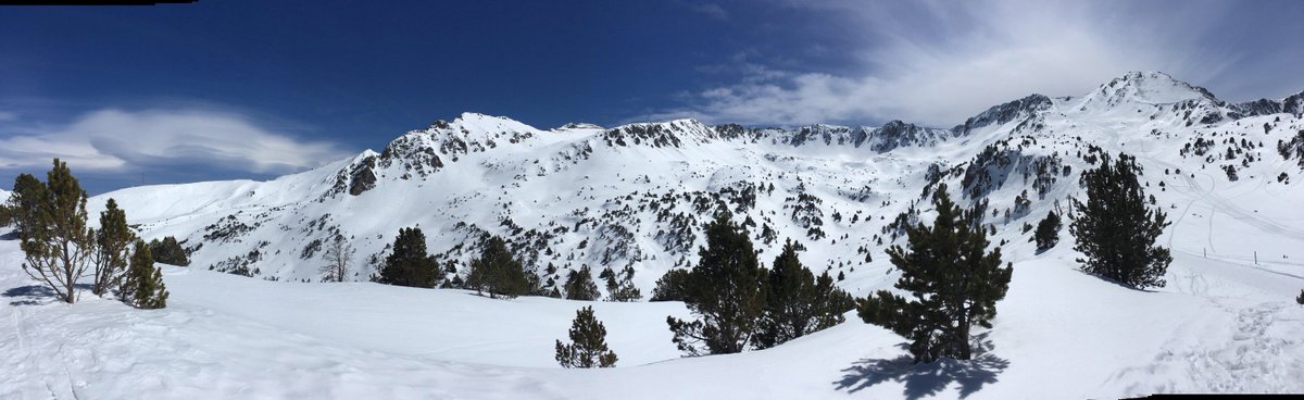 Soldeu_ski's tweet photo. It’s going to be another beautiful spring day on the mountain. Grab your sunnies, your suncream and be sure to find a relaxing spot in the sun for lunch #doesntgetmuchbetter https://t.co/SbnUrcWnKe