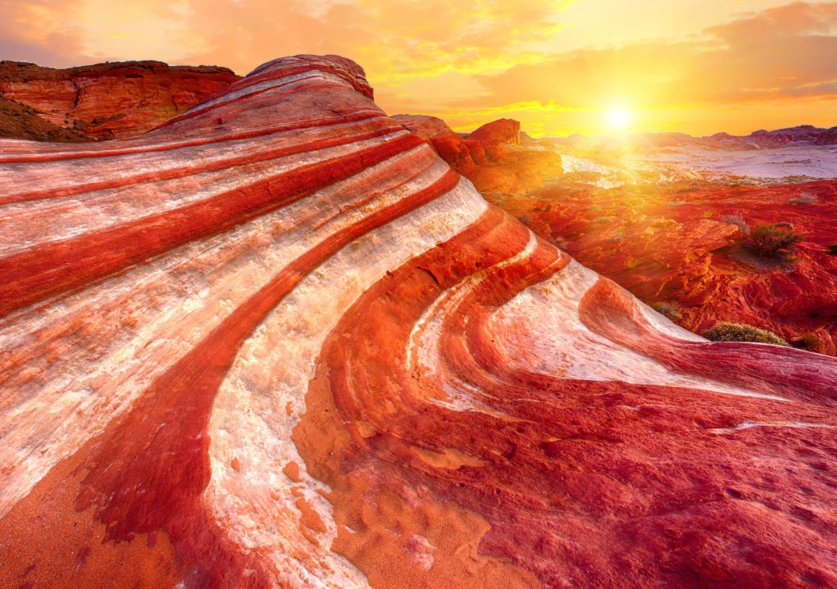 nexus_fare's tweet photo. The valley of Fire Wave Rock is beyond unique!
.
.
#letsexploretheworld #valleyoffirerock #beyondunique #explorenewplaces #traveloften #vaction #farenexus https://t.co/V3sXgoDOuV