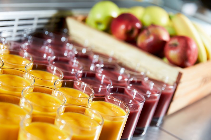 Morning breakfast…grab a bit of goodness in a glass …#drinkvibrantly #drinkwell #smoothies #juices #hospitality #FruityFriday