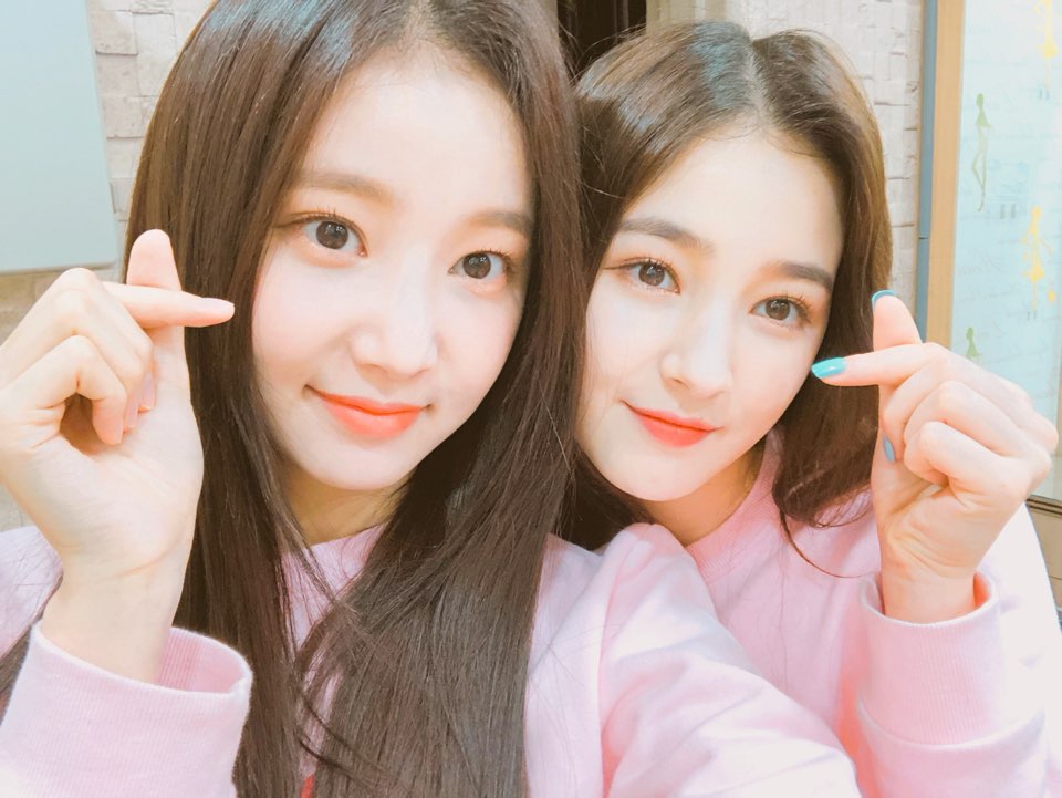 MMLD_Official's tweet photo. [#빈다🦊] 오늘 날씨는 맑음✌️
햇빛과 꽃향기가 좋은 날이에요 🌸🌼 https://t.co/qE4gBYnuay