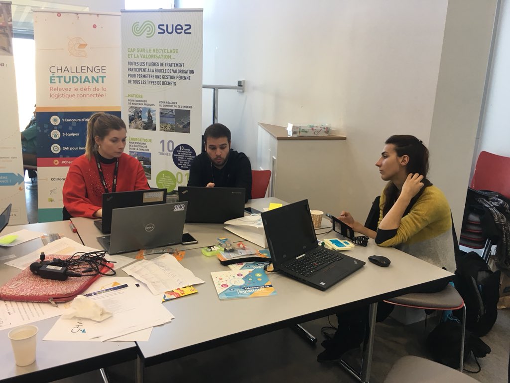 numerique_pme's tweet photo. Les experts @suezFR échangent au hackaton #challengelogconnect18 @PilesLogistique @ENE_69 @capi_agglo38 https://t.co/3mH7InQdOZ