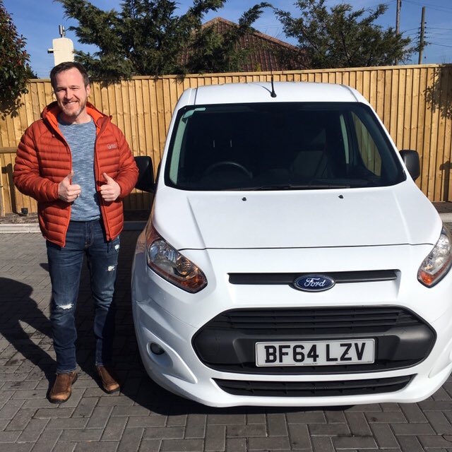 The sun was shining and we had another happy customer ☀️ Lee from Swindon collecting his Ford Transit Connect. Thank you for the business, Lee! Our moto is simple: Easy, Fast and Friendly ✅ #Vans365