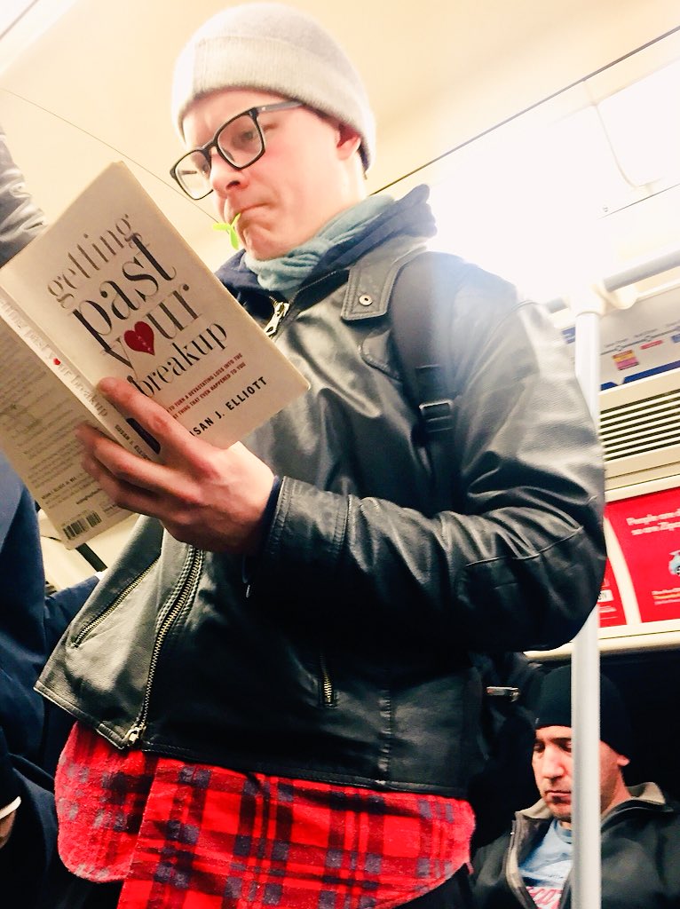 KaisaHammarlund's tweet photo. Hang in there buddy! Their loss. π #LoveHurts #GettingPastYourBreakup #LondonTube https://t.co/4xLYOi822a