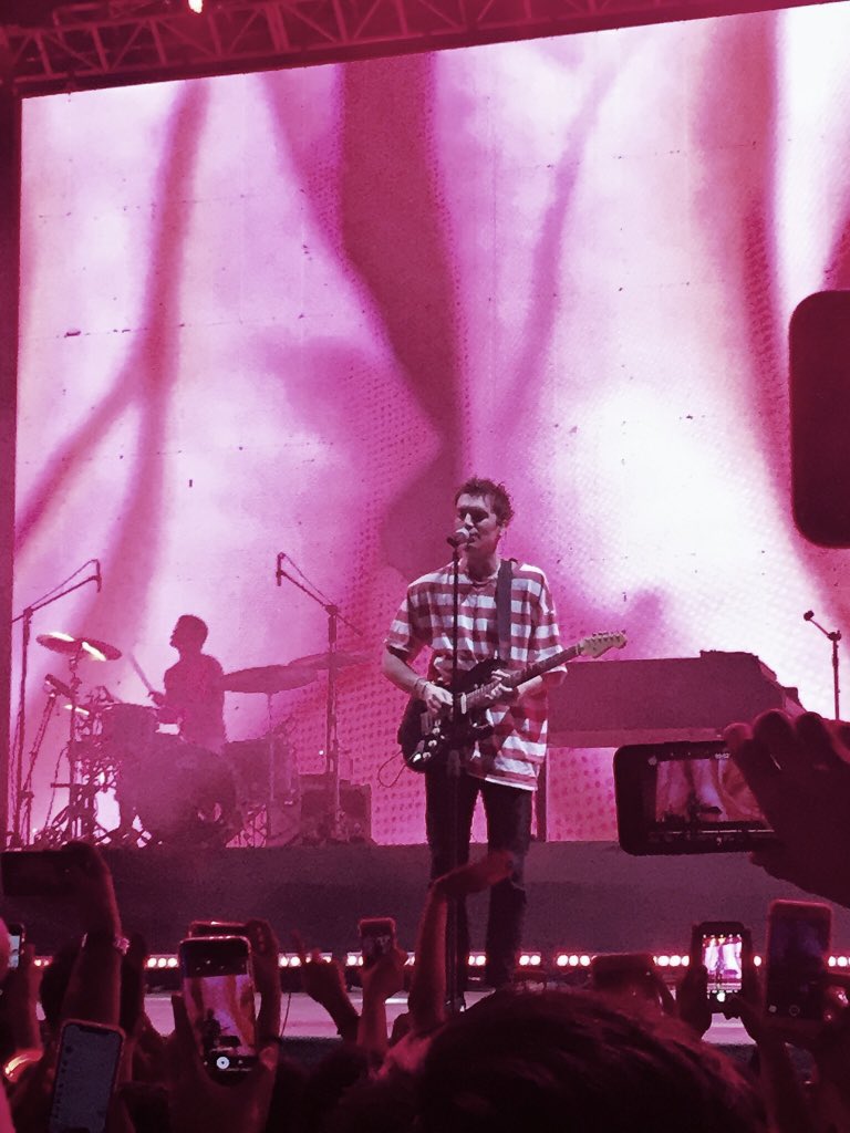 _checkyesluke's tweet photo. #LANYLiveInManila https://t.co/i5q2DVWhVN