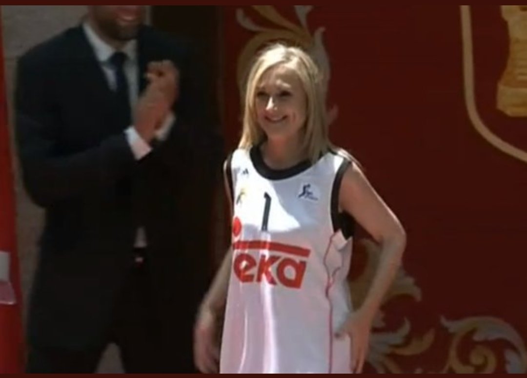 drloncho's tweet photo. Mira que da de sí un fotillo de nada... 🤣  #FreshPrincessOfMadRid https://t.co/KAaDSujWfa