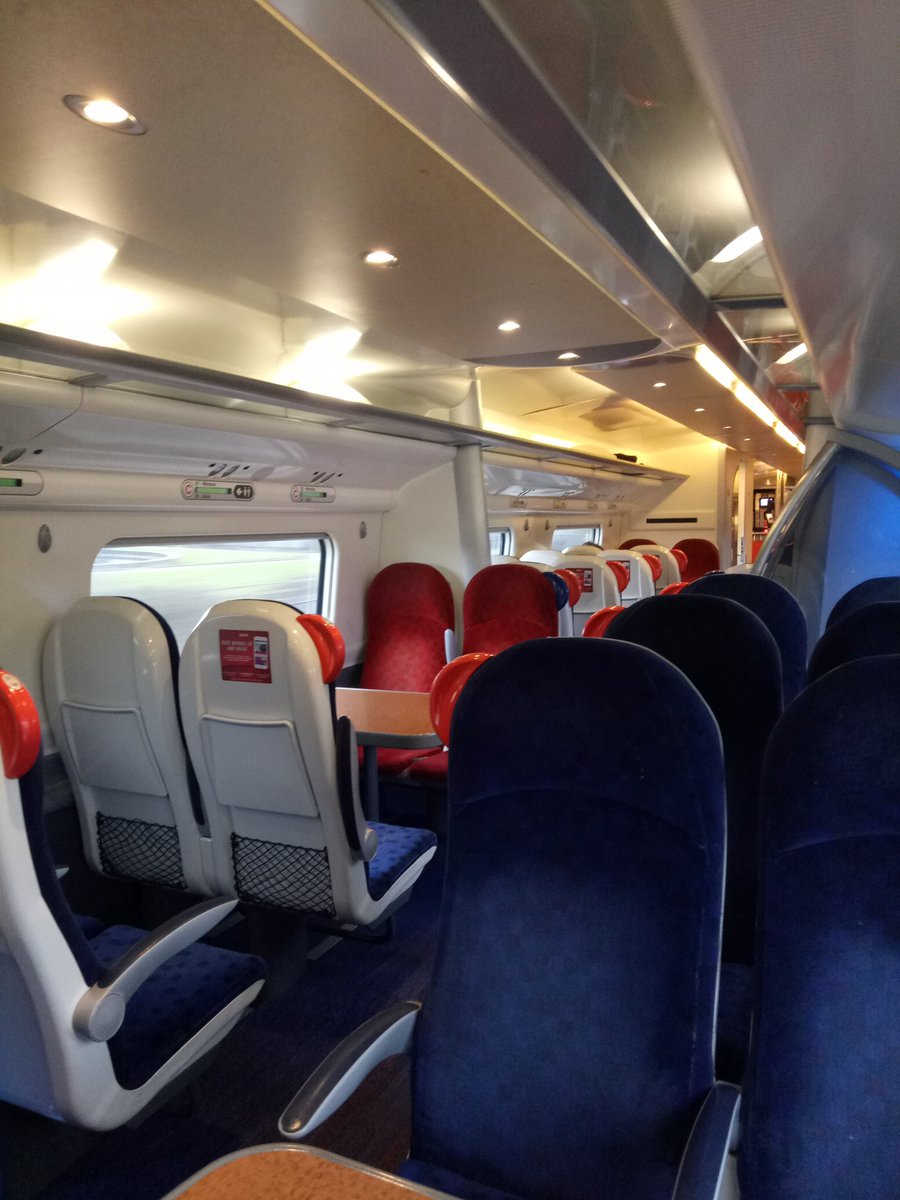 kieranlthompson's tweet photo. Maybe there's nobody on the train from Manchester to London because its too expensive @VirginTrains ? #justathought #lowerfares #fillseats 💡 https://t.co/YNX2Vnc1MV