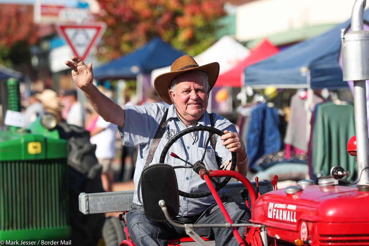 MarkJesser's tweet photo. Corryong's Man from Snowy River Bush Festival street parade today! Full of characters https://t.co/xINHQI88wP @MFSR_BushFest @bordermail https://t.co/asAtnCxsQN