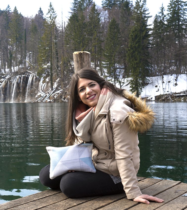 marta_laguna_de's tweet photo. Ohhh yesss! it's #Friday!!!
.
#fridaymood #fridayvibes #martalagunadesign #carryallpouche #nanicollection #Plitvice #croatia #tourism #plitvicenationalpark #travelinspo #wanderlust #beautifuldestinations #society6 #pouche #shopindependant #carryallpouches #makeupbag #uniquebags https://t.co/FeR082eKPC