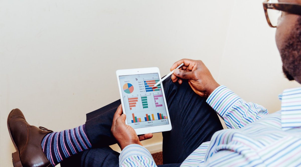 LivingActor_FR's tweet photo. Dans une logique de #TransformationDigitale, associer #chatbot et #RelationClient augmente le taux de satisfaction des utilisateurs et véhicule une bonne image de marque. Pour en savoir plus, RDV sur le blog #ChatbotGeneration : https://t.co/6ojWsRzzaz https://t.co/9QYTUuAXnQ