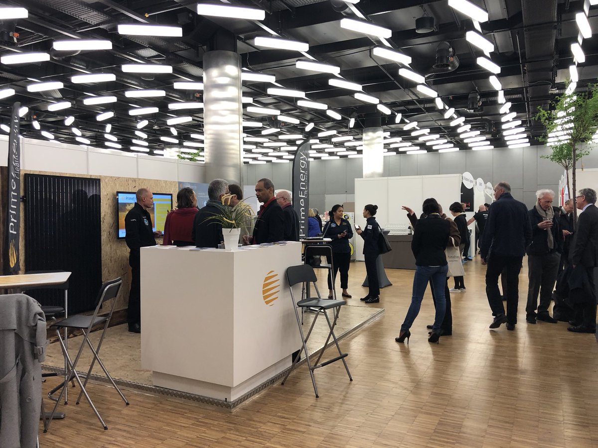 PE_Cleantech's tweet photo. @bertrandpiccard sur le stand de PrimeEnergy au @climateshow2018 #cleantech #geneva #climat https://t.co/EtfpWVh95h