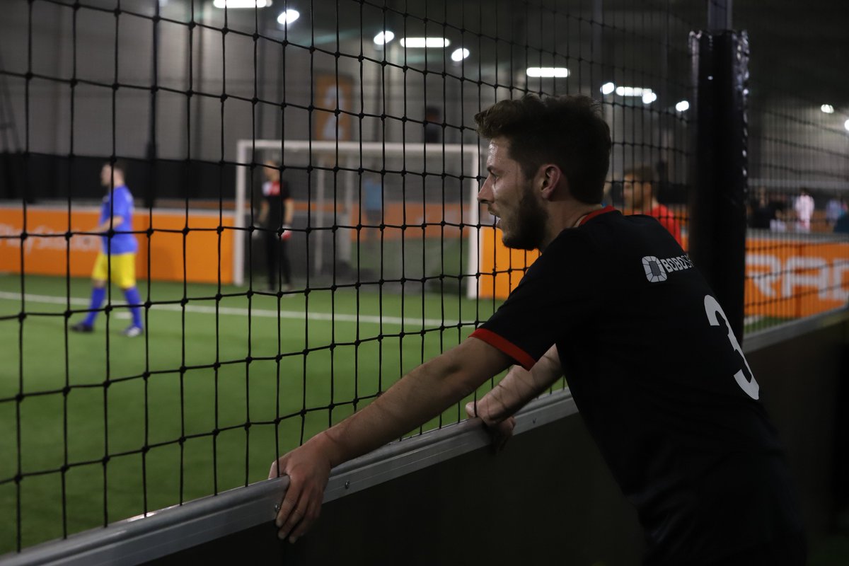TendancesBlook's tweet photo. 4ème match du championnat @Playinclub contre la team @Pernod_Ricard ! #Digifoot en route vers la victoire ⚽️🎥🏆 #PlayinClub #Futsal https://t.co/UjqTXUqqCX