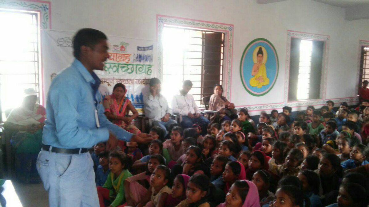 Sakra Prakhand ke Chandanpatti panchayat/school me Mt Harendra Kumar satyagraha se savchachatagrahi Team aur  motivator #ChaloCamparan #SwachhBharat #swachhBihar #ZSBP <a href="/LSBA_Bihar/">Lohiya Swachh Bihar Abhiyan</a>