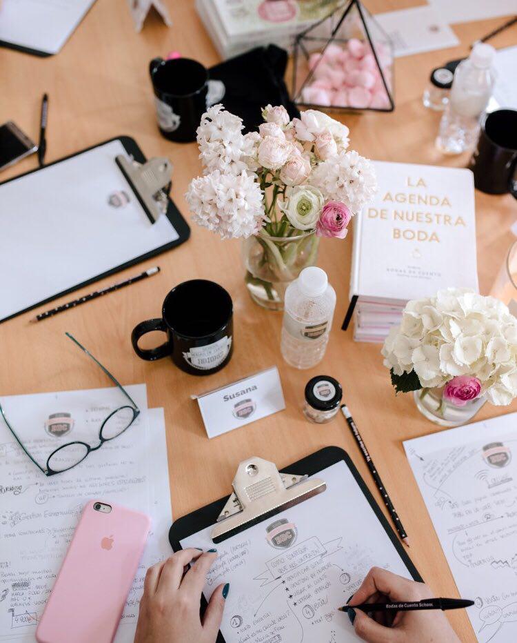 Mañana volvemos a #Barcelona con nuestro Curso Especializado de <a href="/cuentischool/">BodasdeCuentoSchool</a> para alumnas valientes que quieren ser #WeddingPlanner!  Si quieres formarte con nosotros, nuestros próximos cursos son en MADRID del 14 al15 Julio o en BCN del 21 al 22 Julio. Foto <a href="/visual_foto/">Foto Visual</a>👰🏻🤵🏻