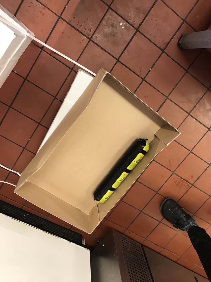 chef_grhunt's tweet photo. A box this big for something so small. #thinkoftheenvironment #cheersbutcher https://t.co/LCil25fsR7