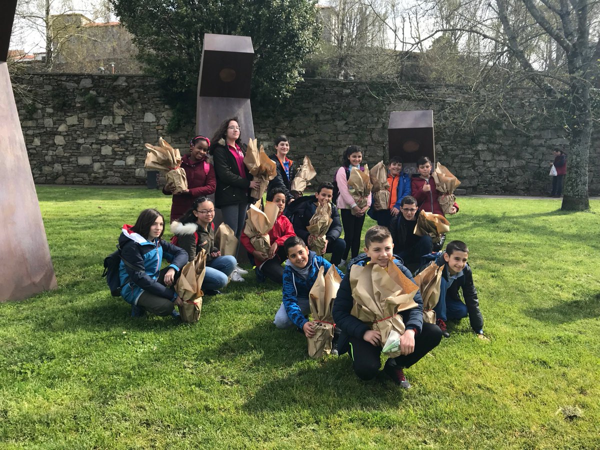 CompostelaVerde's tweet photo. No #CIPX seguimos coas actividades sobre as Árbores Urbanas e a importancia da súa presenza na cidade.
Onte tivemos a visita do alumnado de 6º de Primaria do @CEIPdeVite Grazas por acompañarnos!
#CompostelaVerde #ÁrboresdeCompostela https://t.co/8A9e09zflJ