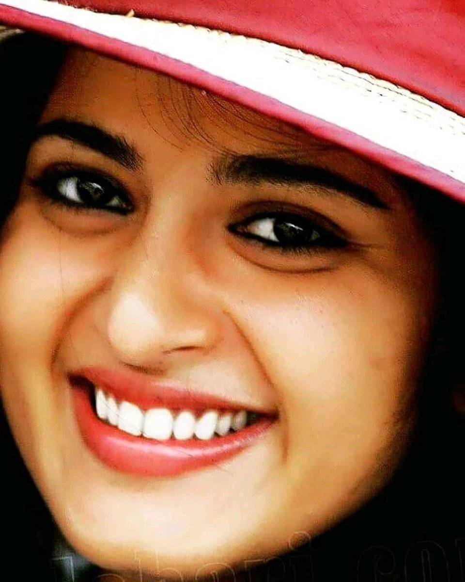 ArSha_Shain's tweet photo. சிரிப்பழகி 😘😘😍
#AnushkaShetty https://t.co/fkKtlZPl8h