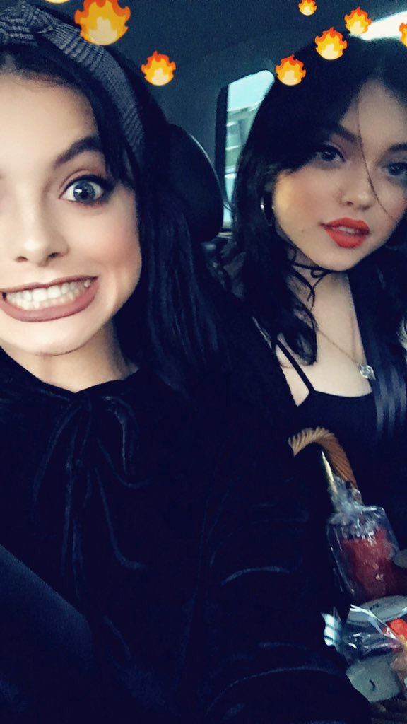 HeyVioletJP's tweet photo. Nia @NiaLovelis のツイッターより

"たくさんの時をいつも一緒に過ごしてきたね。たとえ私がどこにいても、何をしていてもずっと愛しています。世界で1番大好きなrenaお誕生日おめでとう❤️❤️" https://t.co/qjq6lYFROh