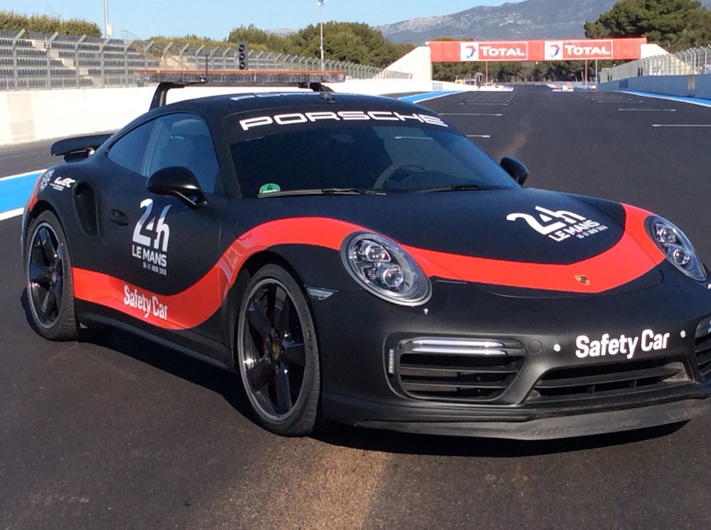 24hoursoflemans's tweet photo. More pics of the @24hoursoflemans safety car! @Porsche 911 #LEMANS24 https://t.co/kD4fIvcx0x