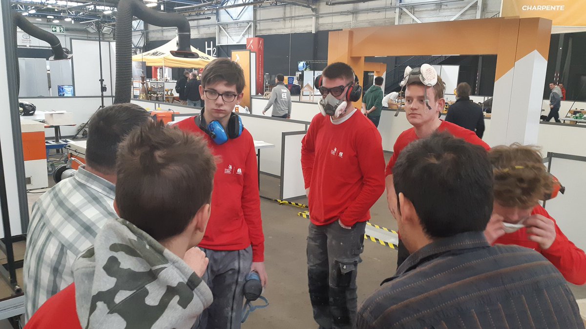 LMThomasPesquet's tweet photo. Venez encouragez nos élèves aujourd'hui au Parc expo de Caen !!!
#laroquelle #lessapins #OlympiadesdesMetiers 
Maçonnerie, Taille de Pierre, Mode https://t.co/sK0oKQN4dI