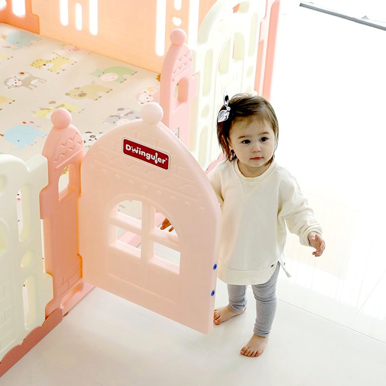 dwinguler_eu's tweet photo. 👑🧚‍♀️A little princess entering her castle 💖
#dwinguler #playground #playmat #happykids https://t.co/qXch3nk9ZV