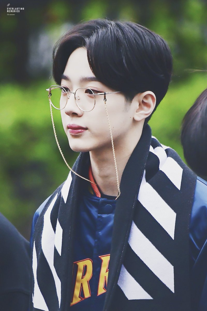 EMcubeboys's tweet photo. 180406 뮤뱅출근🌿
ㅜㅜㅜㅜ
#워너원 #라이관린 #LaiKuanLin https://t.co/lUYAfdl4KR