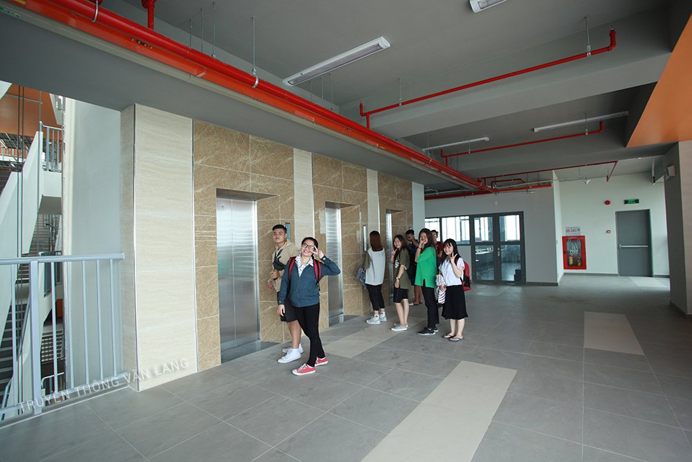 UniversityVan's tweet photo. Cơ sở mới trường Đại học Văn Lang đón chào các bạn Sinh viên đến học tập https://t.co/C66415v2KO