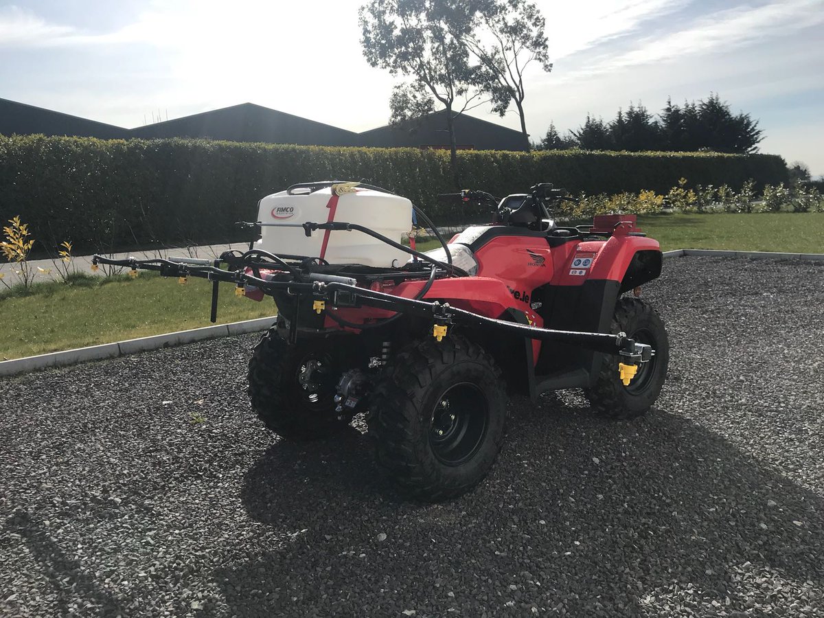 ReeltechToro's tweet photo. Honda quad with sprayer added to the #HireFleet #GolfHire #ReelTech https://t.co/QvHdoH4sdQ