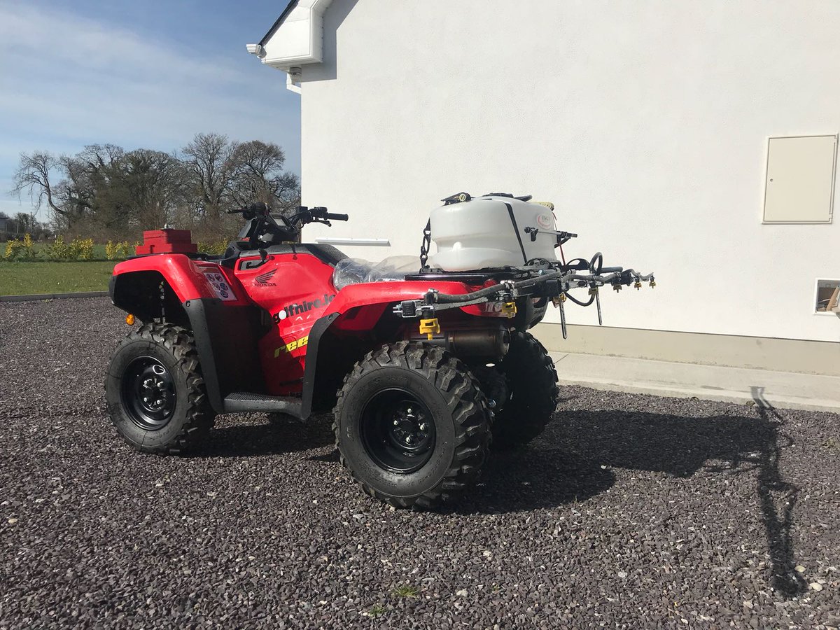 ReeltechToro's tweet photo. Honda quad with sprayer added to the #HireFleet #GolfHire #ReelTech https://t.co/QvHdoH4sdQ