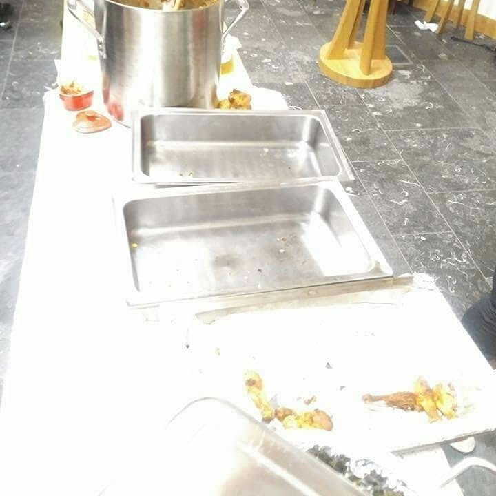 SligoGKitchen's tweet photo. Started the meal at 9.10, by 9.40 we ran out of plates. 120plates gone!  But our ingenious friends grabbed the pepper napkins and kept going. I love me some food. Ran to @modelsligo and got more plates. The feasting continued. Thank you for sharing with us. #emptypots #emptypans https://t.co/j84aokLwqc