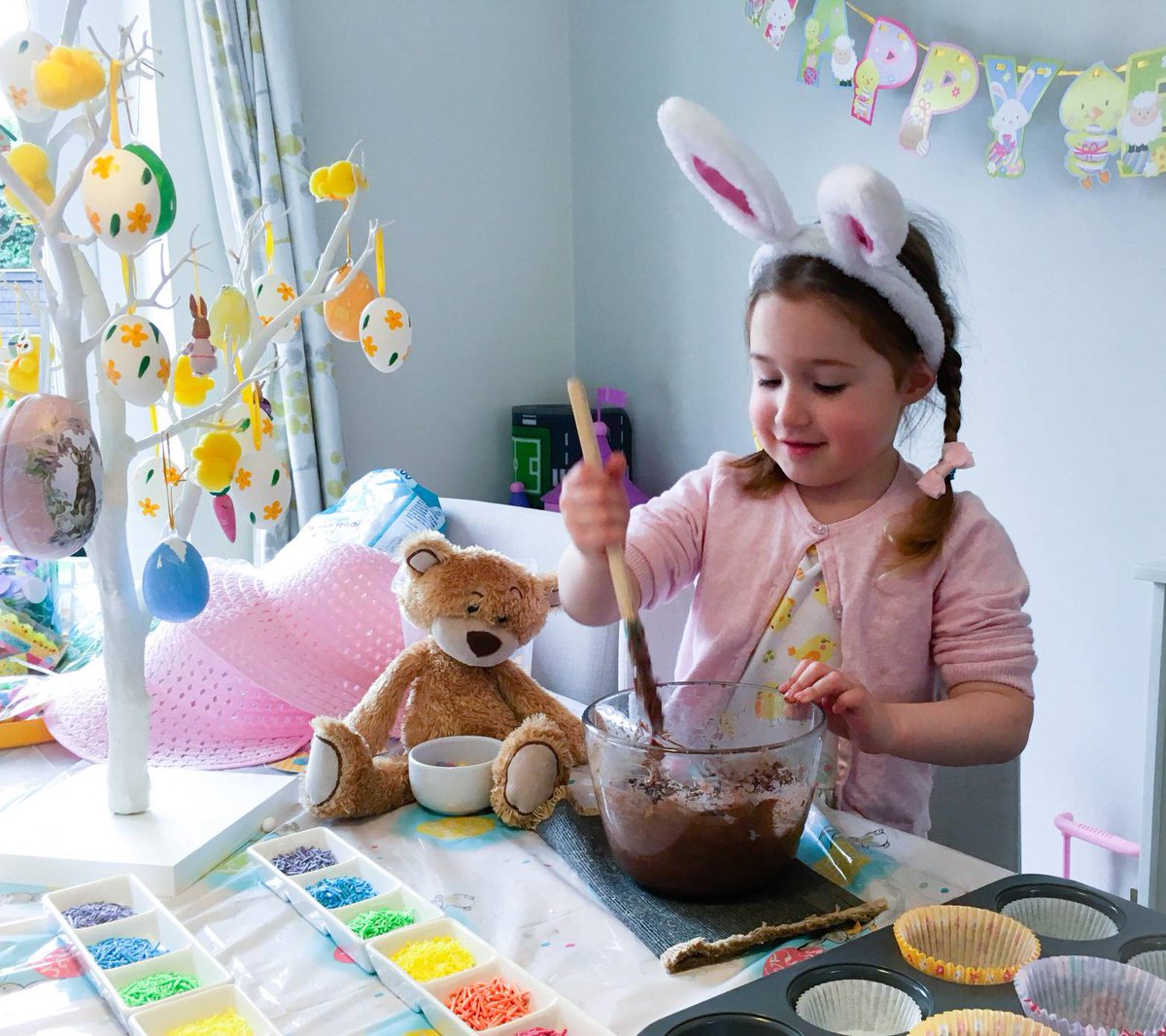 Who's been baking Easter treats this #easterholiday ? #holibobbear loves to help and make Easter memories with you! Gorgeous piccy from one of our amazing #holibobbear fans #familytime #bakingfun #rainydays #creativeplay