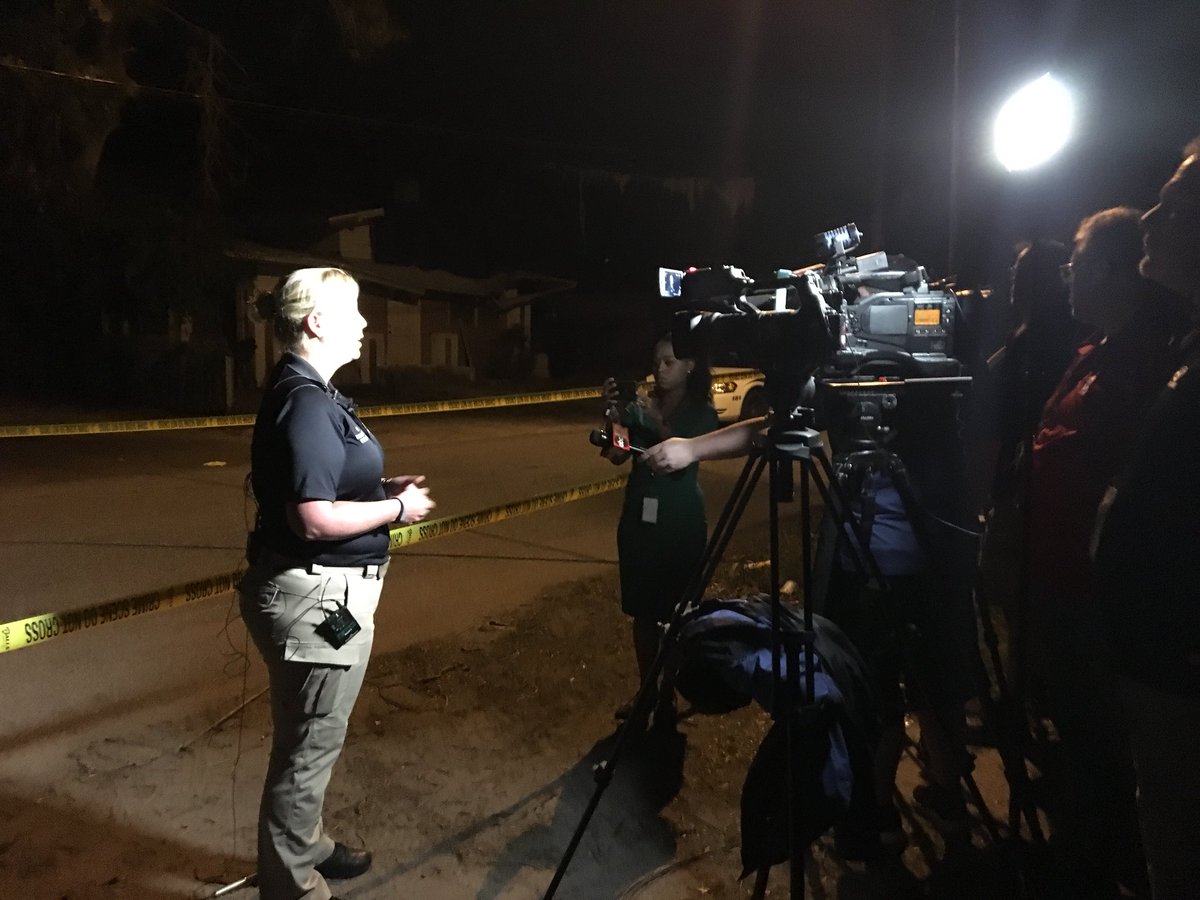 amberserickson's tweet photo. Breaking: @sarasotapd on the scene of a shooting at 21st and Central. Two people transported. Watch @mysuncoast at 5am for the details. @MarlaSpenceABC7 @stephaniewebb13 @RayCollinsABC7 https://t.co/LTlouhVPEG